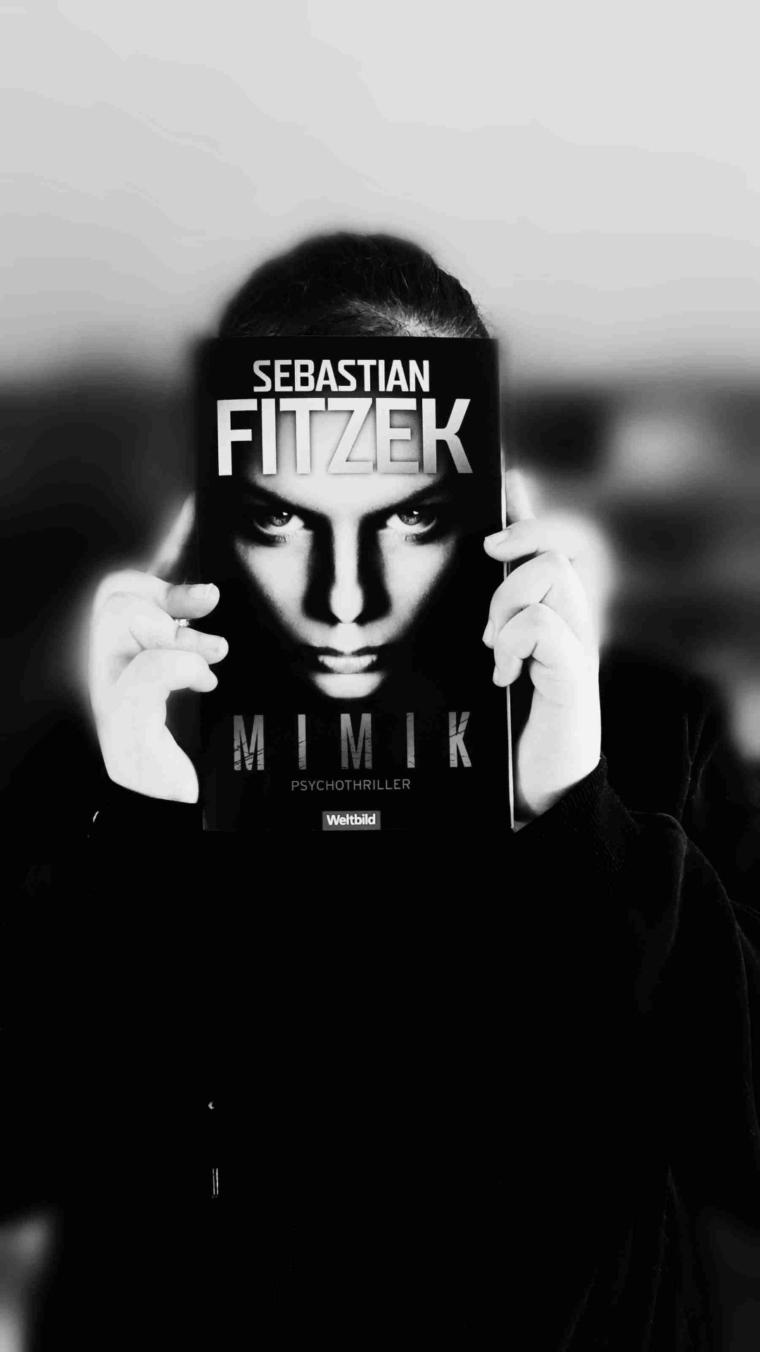 Mimik ist ein sehr spannender Fall, ich fand das Buch unglaublich gut geschrieben konnte es nicht mehr aus der Hand legen