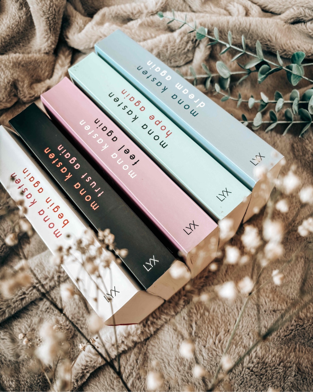 »𝐵𝑒𝒾𝓂 𝐿𝑒𝓈𝑒𝓃 𝓌𝑒𝒾𝓃𝑒𝓃 - 𝑒𝒾𝓃𝑒𝓈 𝒹𝑒𝓇 𝓈𝒸𝒽𝑜̈𝓃𝓈𝓉𝑒𝓃 𝒢𝑒𝒻𝓊̈𝒽𝓁𝑒 𝒹𝑒𝓇 𝒲𝑒𝓁𝓉.« 📖
„𝐿𝑒𝒾𝒹𝑒𝓇 𝓀𝒶𝓃𝓃 𝓂𝒶𝓃 𝒶𝓃𝒹𝑒𝓇𝑒 𝑀𝑒𝓃𝓈𝒸𝒽𝑒𝓃 𝓃𝒾𝒸𝒽𝓉 𝓂𝒾𝓉 𝓇𝑒𝒾𝓃𝑒𝓇 𝒲𝒾𝓁𝓁𝑒𝓃𝓈𝓀𝓇𝒶𝒻𝓉 𝑔𝓁𝓊̈𝒸𝓀𝓁𝒾𝒸𝒽 𝓂𝒶𝒸𝒽𝑒𝓃, 𝑔𝒶𝓃𝓏 𝑔𝓁𝑒𝒾𝒸𝒽, 𝓌𝒾𝑒 𝓈𝑒𝒽𝓇 𝓂𝒶𝓃 𝓈𝒾𝒸𝒽 𝒶𝓊𝒸𝒽 𝒶𝓃𝓈𝓉𝓇𝑒𝓃𝑔𝓉. 𝒰𝓃𝒹 𝓈𝒸𝒽𝑜𝓃 𝑔𝒶𝓇 𝓃𝒾𝒸𝒽𝓉, 𝓌𝑒𝓃𝓃 𝓂𝒶𝓃 𝓈𝑒𝓁𝒷𝓈𝓉 𝒹𝒶𝓇𝓊𝓃𝓉𝑒𝓇 𝓁𝑒𝒾𝒹𝑒𝓉.“