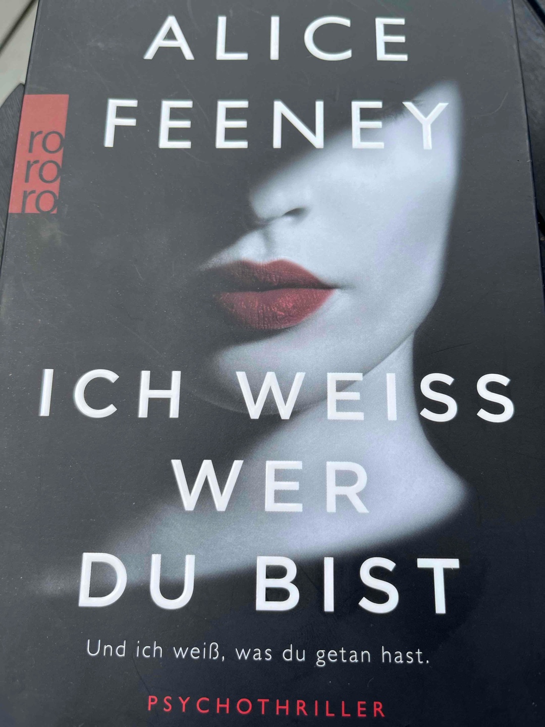Ein wendungsreicher Thriller. Viele Plottwists ;-) Mit den Charakteren konnte ich mich allerdings nicht so ganz anfreunden….