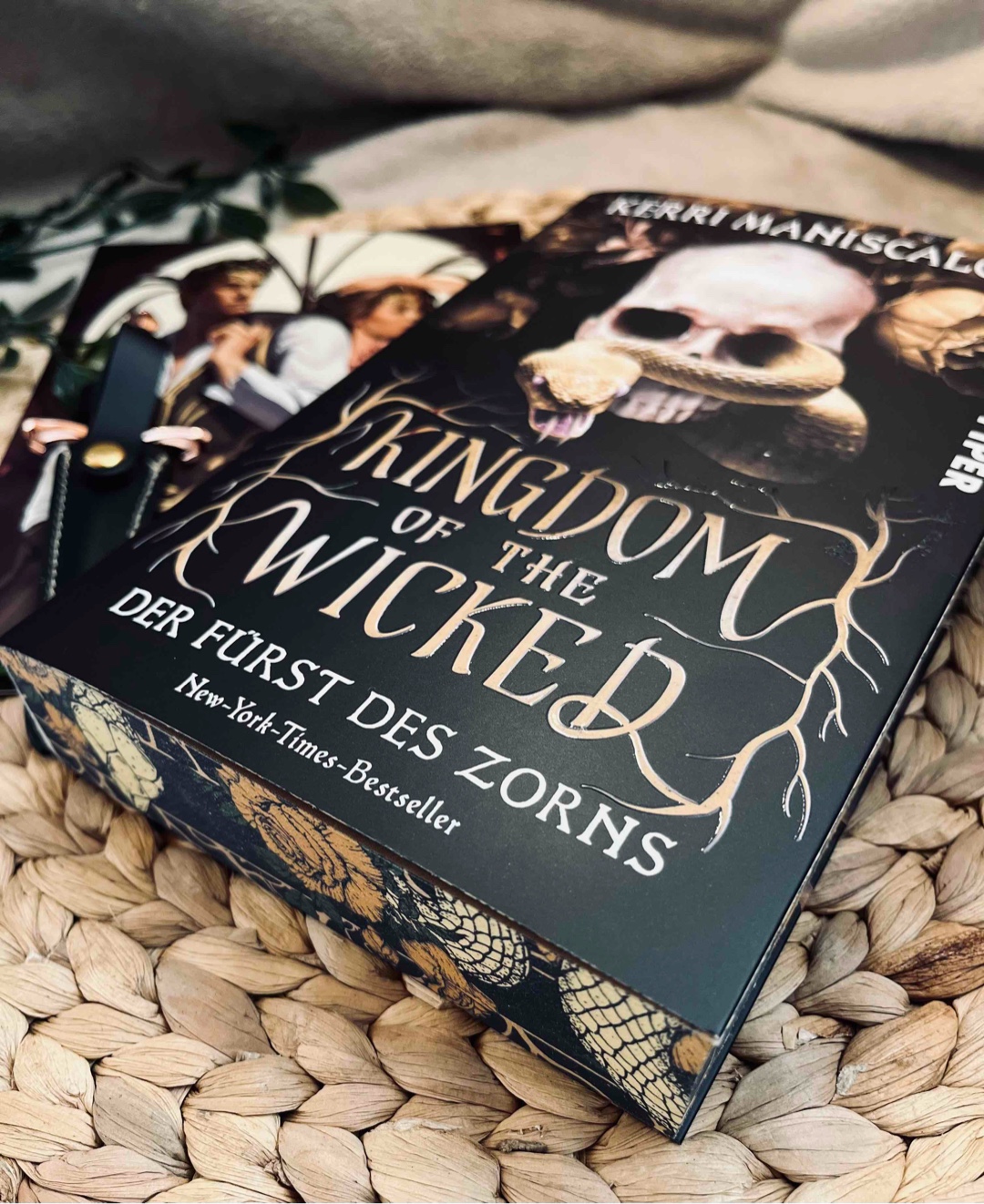 „Eines Tages wirst du mich Tod nennen. Fürs Erste reicht Warth.“ 🗡️