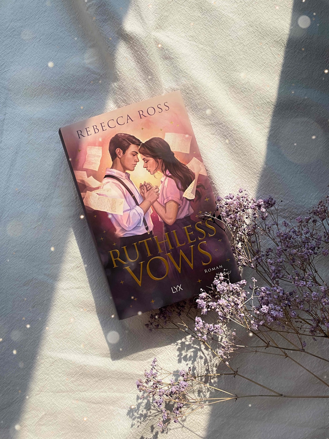 Iris & Roman haben mich einfach verzaubert 🥹✨ Ich habe diese magische Welt so sehr geliebt, habe so viel gefühlt und kann nicht glauben dass diese Geschichte schon zuende erzählt ist ❤️🩹
