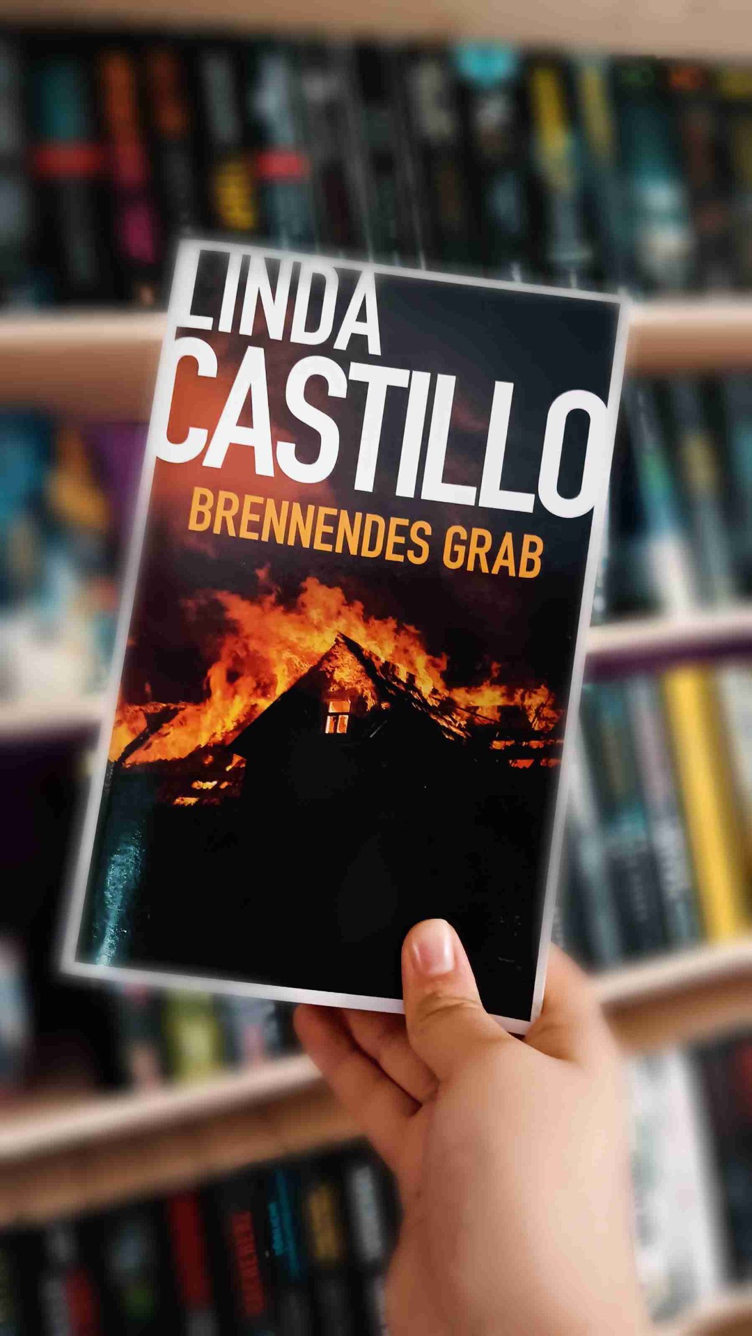 War mein erstes Buch von der Autorin, es ist Abwechslungsreich und spannend bis zum Ende, werde unbedingt noch mehr holen