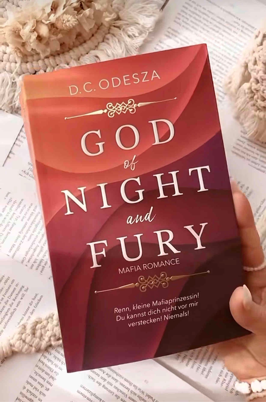 von Seite 1 bis zum Schluss ein absolutes Traumbuch! 😍😍 ich liebe die Story, Fynian & Azura; die ein perfektes Bookcouple abgeben & das für mich perfekte Ende. Der Spice kommt nicht zu kurz & ist meiner Meinung nach aber auch nicht zu viel und es bleibt genug Raum für die Story. Absolutes Highlight. 🤩🧚🏽♀️