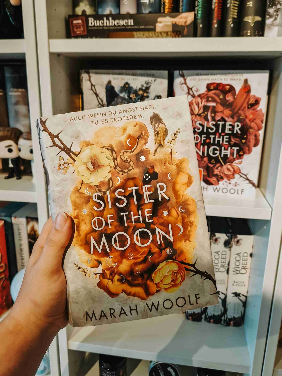 🌙🧙🏼♀️ | "Du hälst an etwas fest, das du zu brauchen glaubst. Aber es ist nur ein vertrautes Gefühl, das du nicht aufgeben möchtest, weil du nicht weißt, was du ohne diese Empfindungen bist."