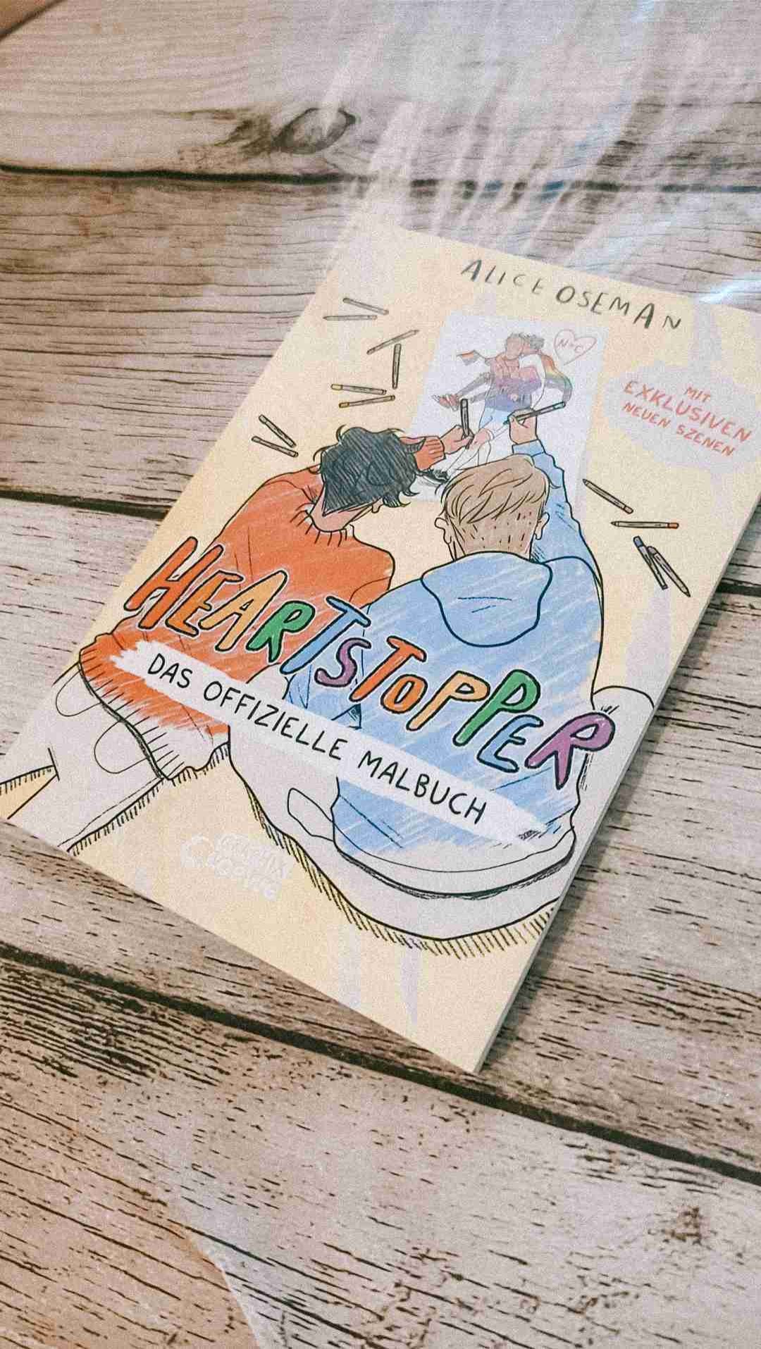 Ich habe mir »Heartstopper – Das offizielle Malbuch« gegönnt und ich find's toll! ❤️📚