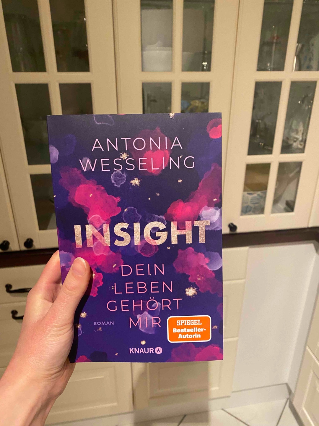 Mehr Detektivarbeit x Intrigen als klassische Romance mit unaushaltbarer Suspense