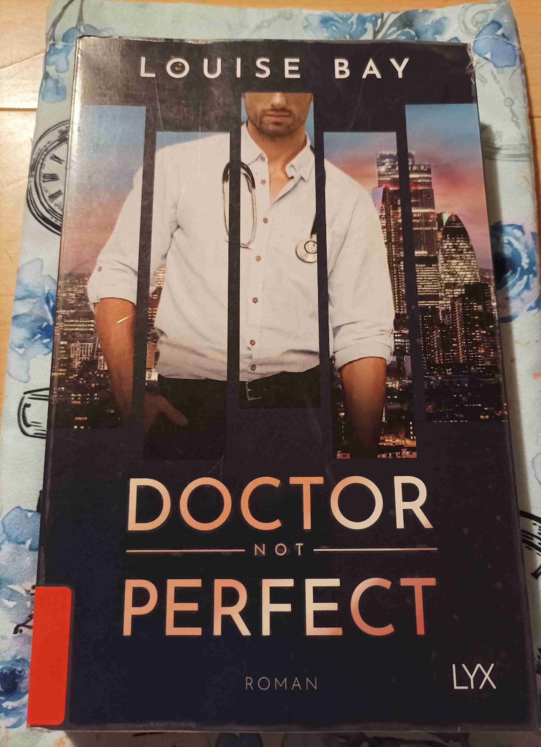 Dieses war grandios genau wie der erste. Ich mag den Schreibstil von Louise Bay sehr. Leider habe ich den dritten band nicht hier. Doctor and CEO. Bei der Stadtbibliothek muss ich bis Oktober warten. Weil das Buch ausgeliehen ist.