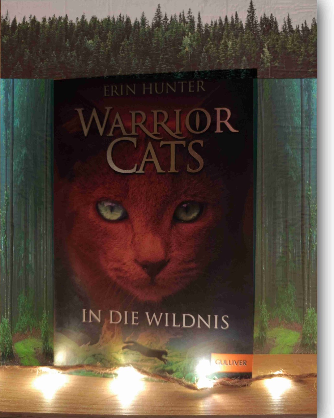Ich liebte das Buch sehr 😍
Erstmal das es in dem Buch um Katzen ging, gefiel mir richtig gut! Zudem ist die Entwicklung von Sammy unglaublich toll gewesen .
Am Anfang ,hatte ich große Schwierigkeiten mit den ganzen Namen und Clans 🙈
Das hat sich dann aber auch mit der Zeit gelegt!
Ich bin definitiv ein großer Fan der Reihe geworden,so das ich mir schon Nachschub bestellt habe😸