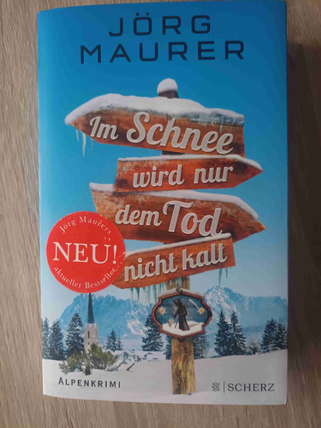 Puhh schwierig. Generell sind die Jennerwein Krimis sehr unterhaltsam. Hier wird neben dem aktuellen Fall auch zeitgleich eine Geschichte aus der Vergangenheit erzählt. Dies erfolgt im Wechsel. Eine wirklich große Spannung konnte abgesehen vom Ende nicht wirklich aufgebaut werden. Auch war es doch relativ verwirrend und mir fehlte der rote Faden. Zum Ende hin sind auch sehr viele Fragen offen. Für mich bisher einer der schwächsten Teile aus der Reihe.