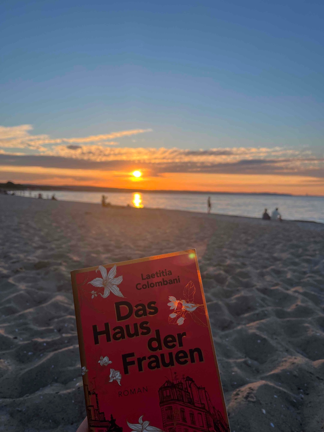 👩🏻‍🤝‍👩🏾 💒 📝
aufwühlend - tiefgründig- intensiv