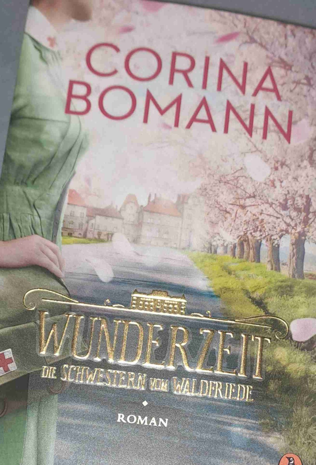 Ein wunderschöner Abschluss dieser fantastischen Buchreihe. Wie jedes der 4 Bücher ist auch hier wieder ein Paar im Fokus, doch auch die anderen bekannten Charaktere kommen nicht zu kurz. Es ist unendlich schade, dass die Reihe nicht weitergeht.
