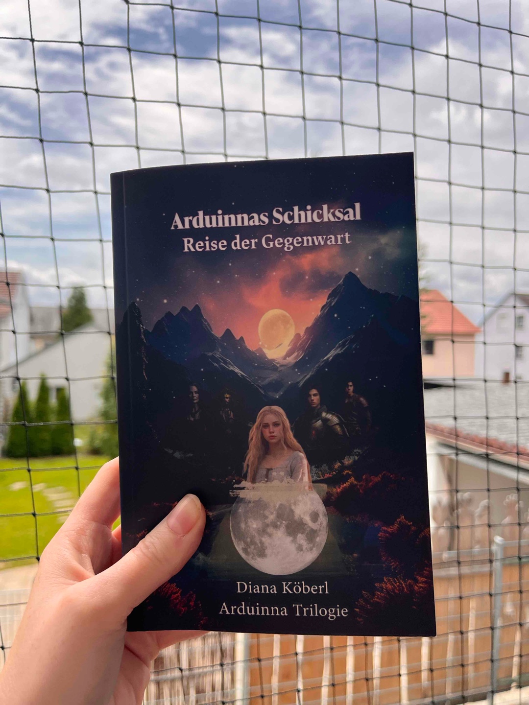 Eine unfassbar fesselnde Geschichte über Arduinna, ein scheinbar doch nicht so einfaches Waisenkind, mit starken Protagonisten sowie einem angenehmen Schreibstil! 🥰
