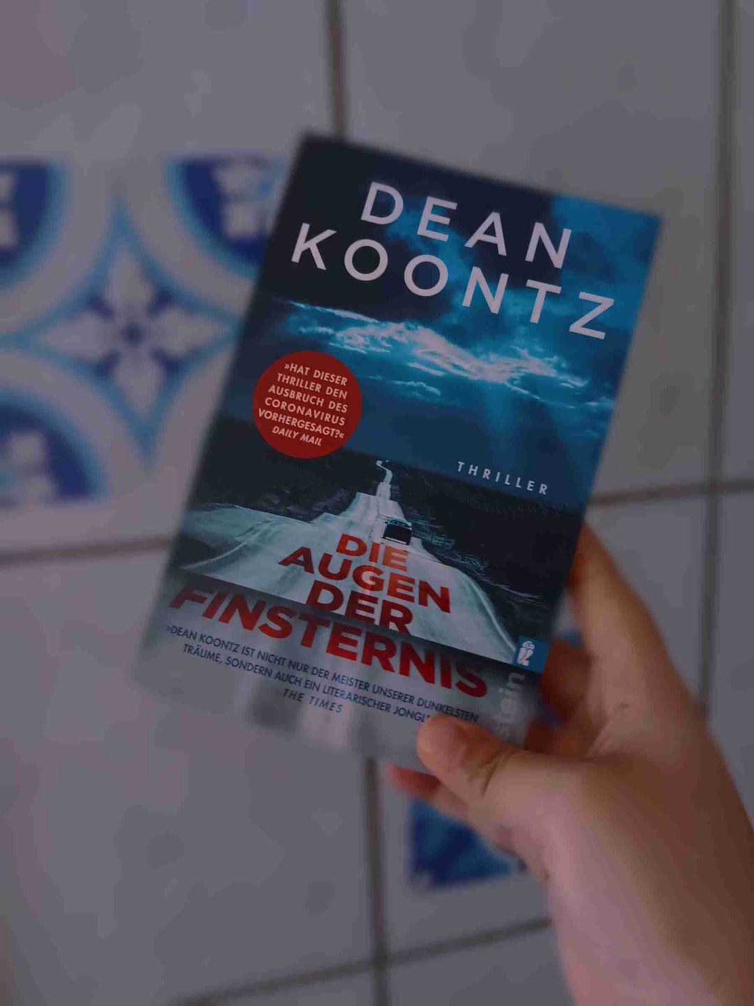 Tutal spannend, hat mich etwas an Lisa Jackson das Buch (Tödliche Spur) erinnert, fand's übrigens auch ein sehr gut geschriebenes Buch.
konnte es nicht mehr aus den Händen legen, tolles Buch