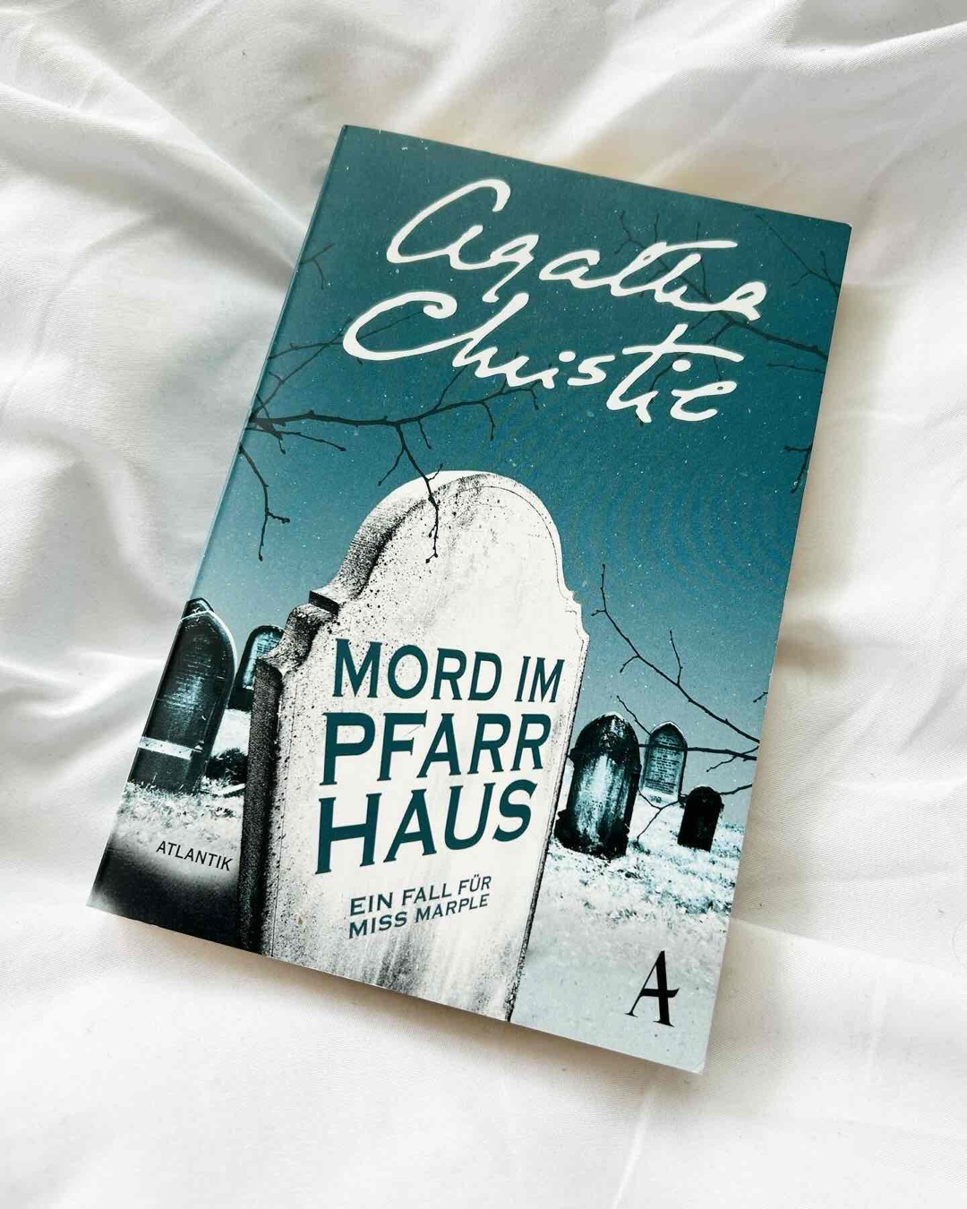 • Miss Marple kann in ihrem Debüt noch nicht mit Hercule Poirot mithalten •