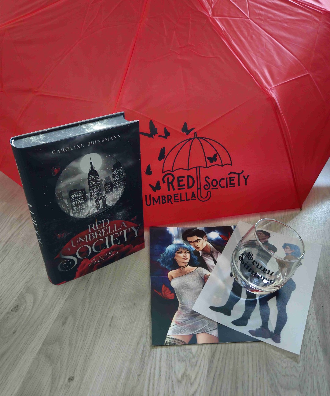 Red Umbrellas- sie sind schön, reich und voller Blut