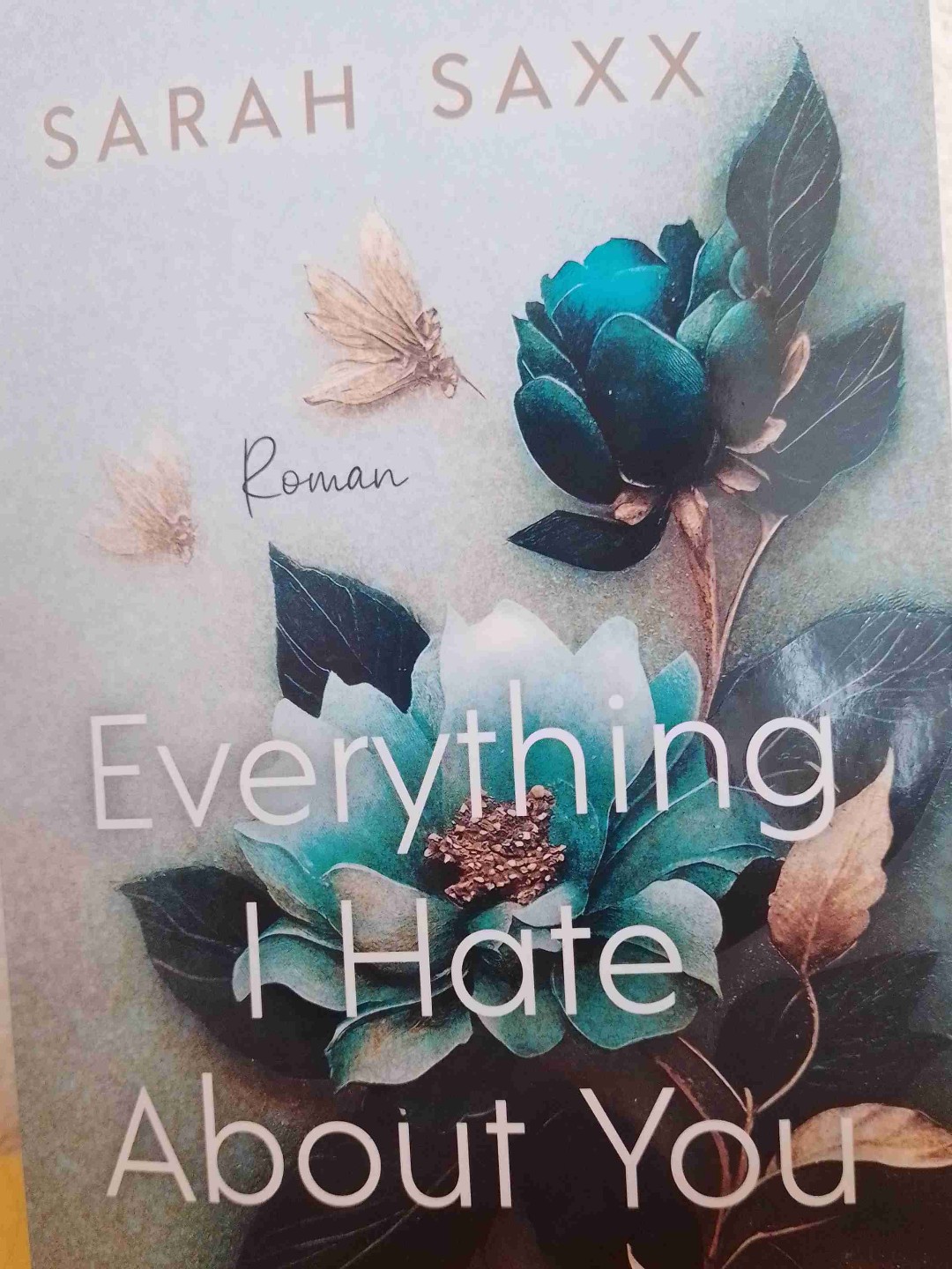 Dieses Buch war der Wahnsinn! Du willst mit einer Band auf Tour gehen? dann ist das genau das richtige. 
>Auf diese Rockstar Romance habe ich gewartet! Emotional mitreißend, voller prickelnder Momente und grandioser Schauplätze. Ein absolutes Must Read für alle, die ihr Herz an heiße Musiker verlieren und High fives an toughe Frauen verteilen wollen.< *Kate Corelli, Spiegel Bestseller-Aurorin* 
