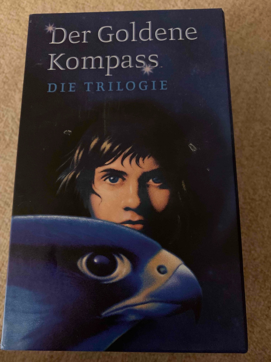 Sehr gute Triologie!
Ich habe sie sehr gerne gelesen!