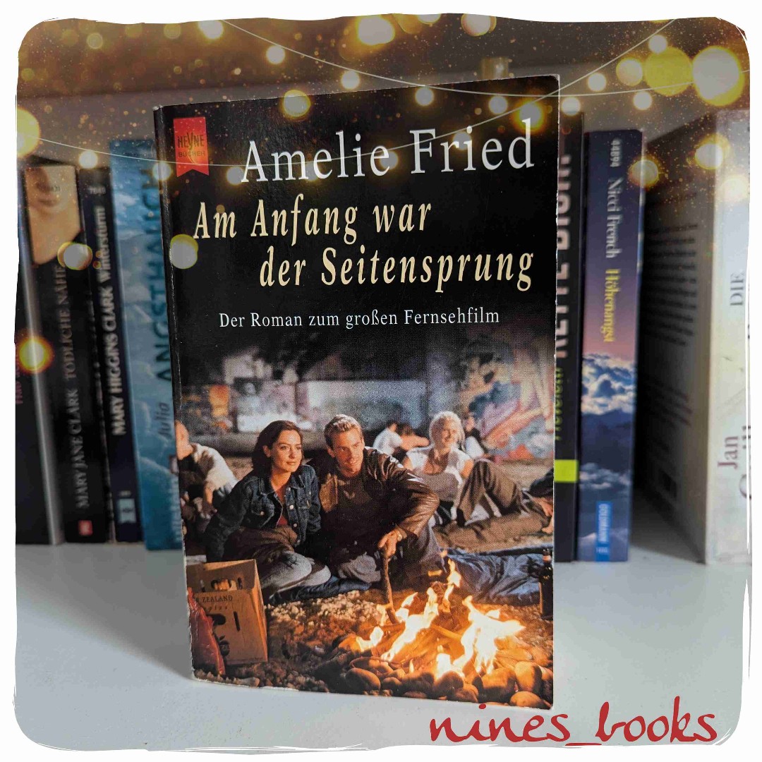 Soweit hat mir das Buch gefallen und ich wollte unbedingt den Film dazu schauen 😉
BÖSER FEHLER 🤬
Der war eine einzige Katastrophe.
Buch gefühlt FSK 18
Film FSK 6?
Dafür das dieses Buch zum Film ist, hat die Autorin viel mehr Fantasie hinzugefügt, was mir persönlich sehr gefallen hat. Der Regisseur hat total versagt! Sollte sich schämen 😉