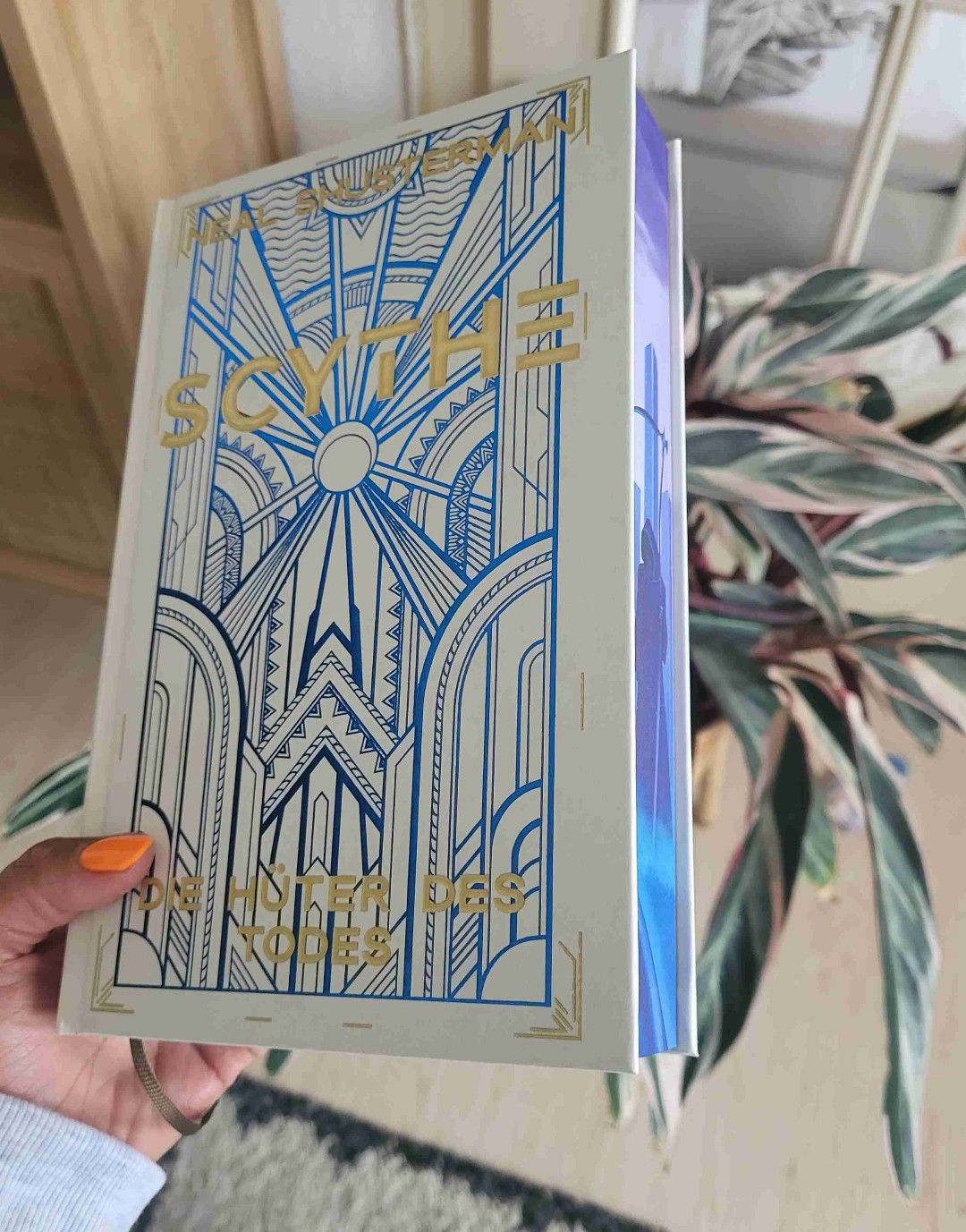 Faszinierend!
Es war so unglaublich gut ! Die Charakterentwicklung der beiden Haiptcharaktere fand ich besonders beeindruckend.
Das ganze philosophieren über den Tod. Gut oder Böse usw. Ich fand das Buch tatsächlich perfekt. Noch besser als erwartet. Eine Bemerke Sweater Geschichte.