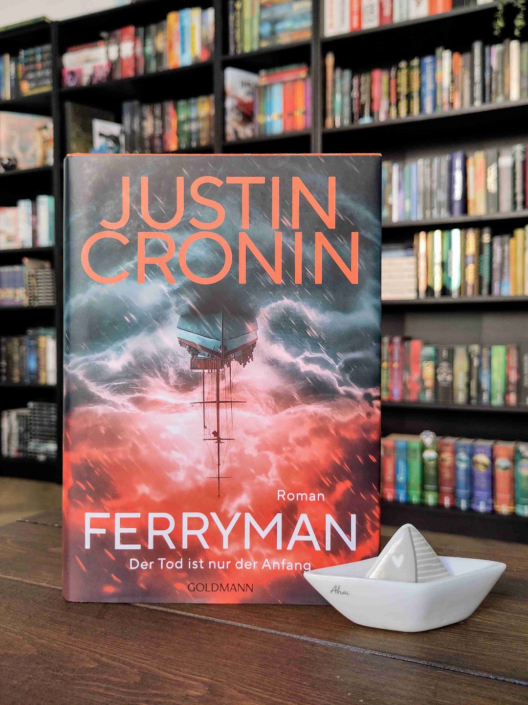 Super spannender dystopischer Thriller mit SciFi-Elementen. Inbegriff eines Pageturners für mich! 🛳️😊