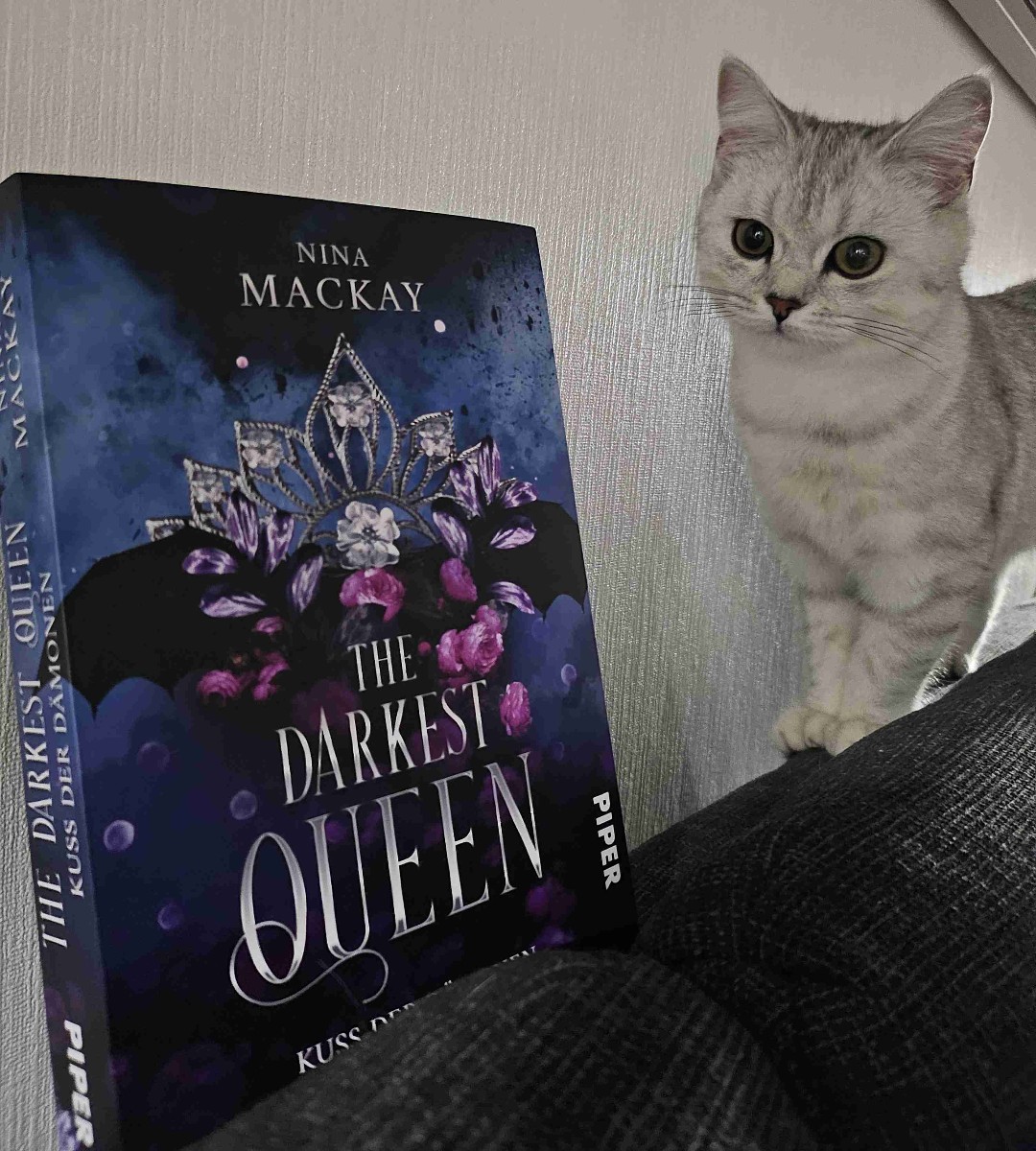 Am Anfang schwer reingekommen, aber es lohnt sich weiter zu lesen 😍 Sehr spannendes Ende, kann den 2. Teil kaum erwarten 😱😍
