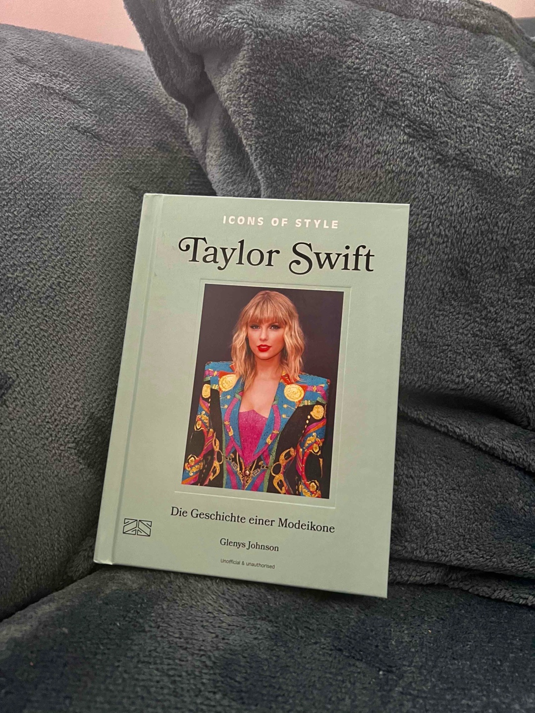 Super Kurzweilige Beschreibung von Taylor’s Modereise. Sehr spannend mit tollen Fotos und Erklärungen ✨💙