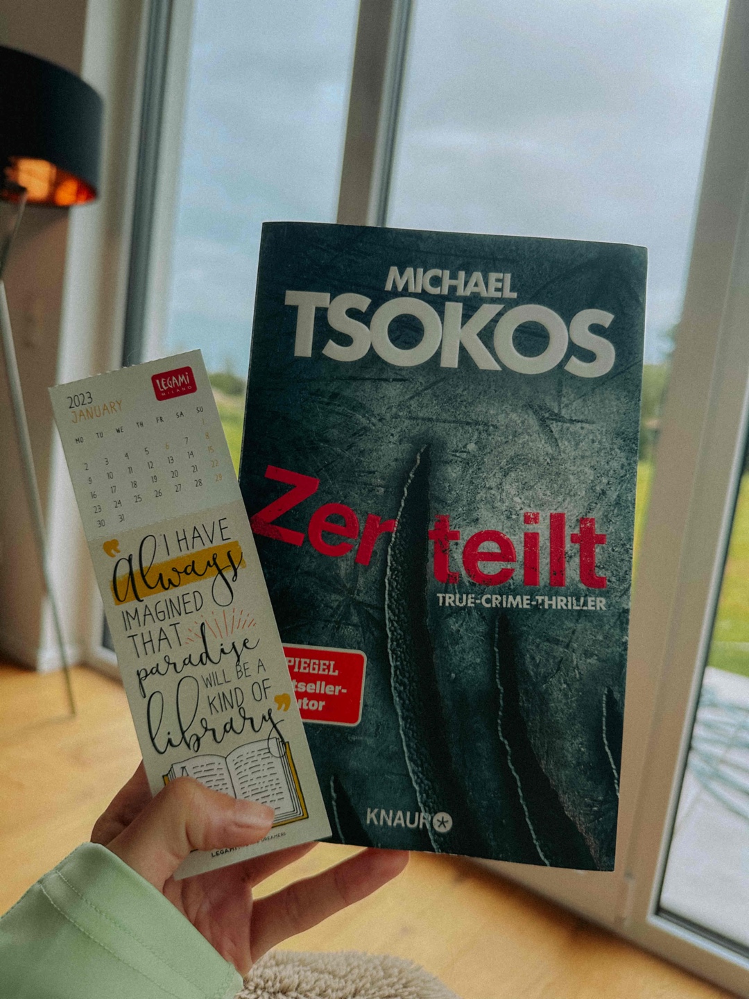 Mit dem letzten Teil der Reihe begonnen, aber damit bestimmt nicht das letzte mal aus der Reihe gelesen 👍