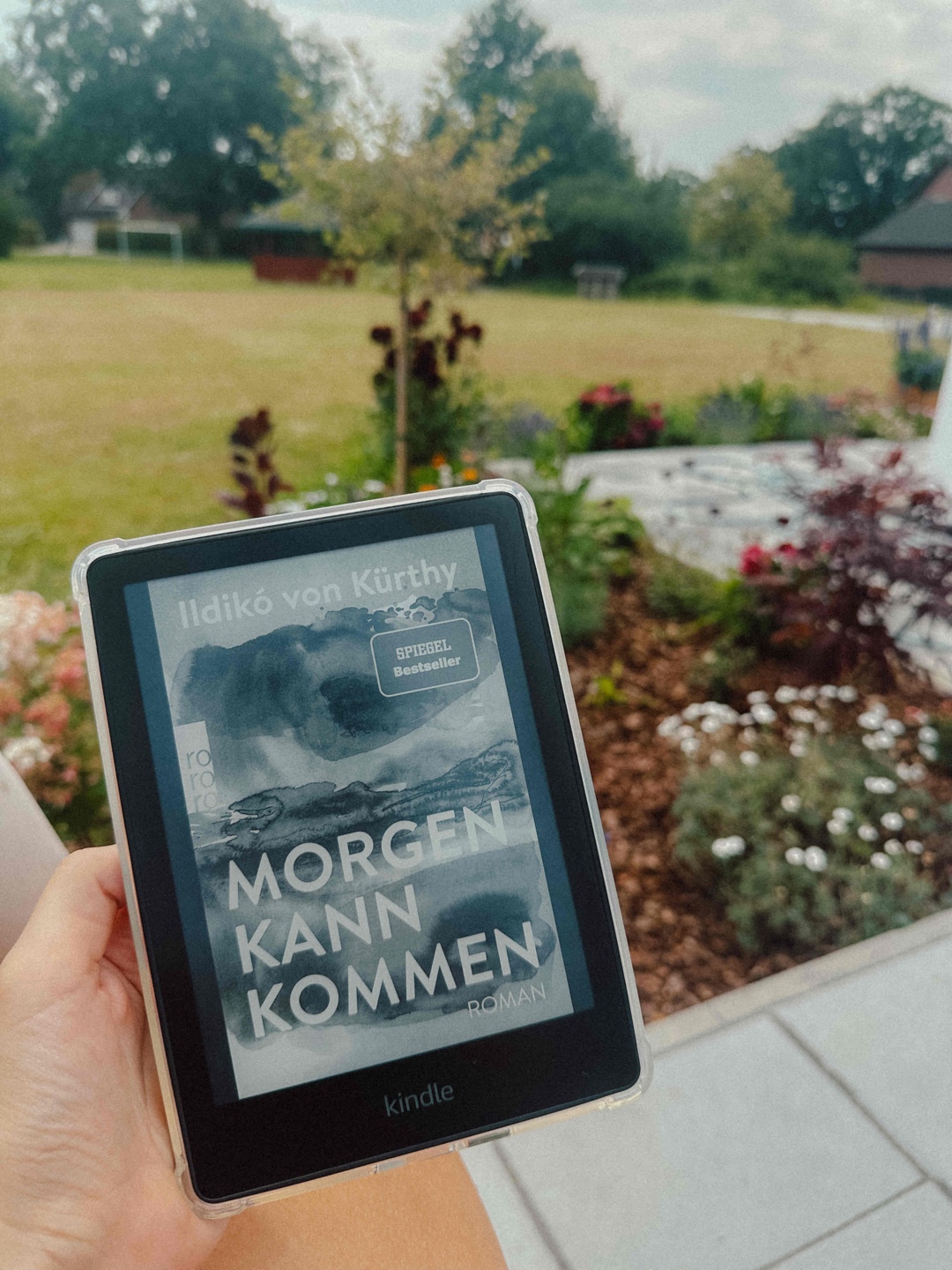 Kurzweilig und unterhaltsam, aber etwas zu viele zufällige Begegnungen…