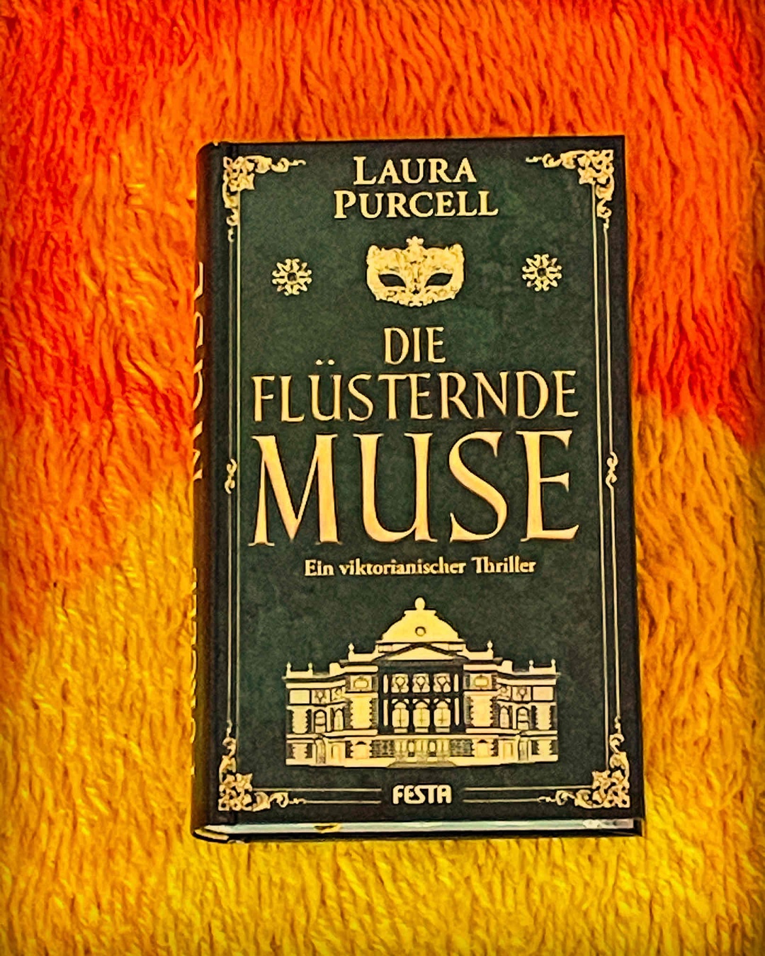 Es war wieder ein sehr gutes Buch. Sie schreibt einfach klasse.
