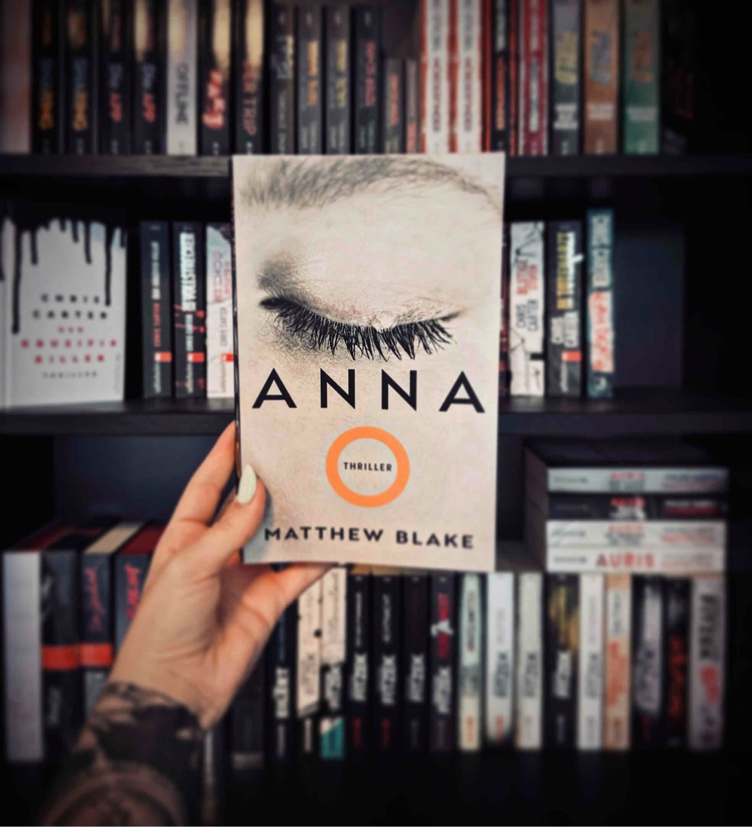 „Anna O." ist definitiv kein 0-8-15 Buch für zwischendurch aber wirklich lesenswert !