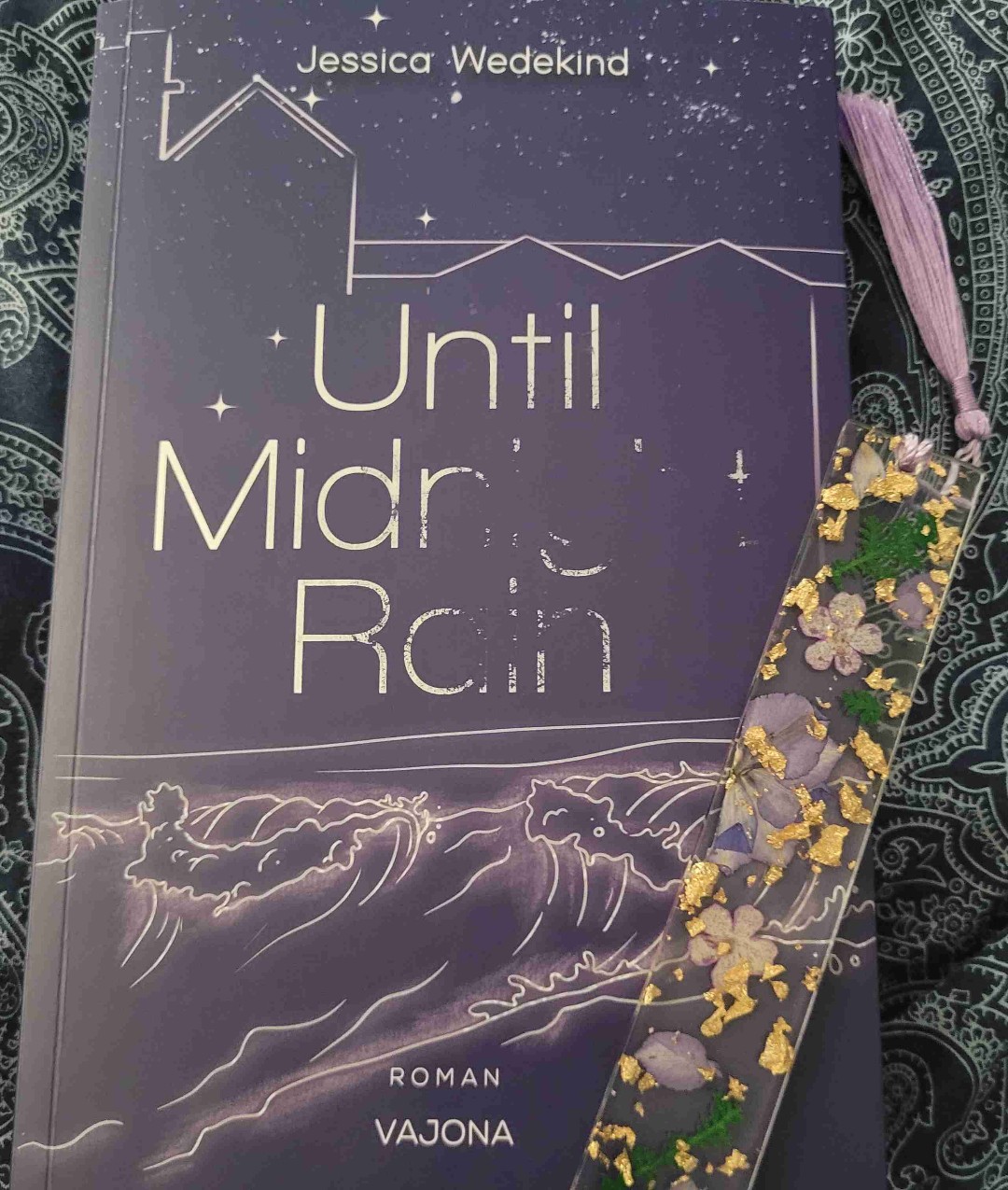 Buch Cover blättert ab.. gute Story.