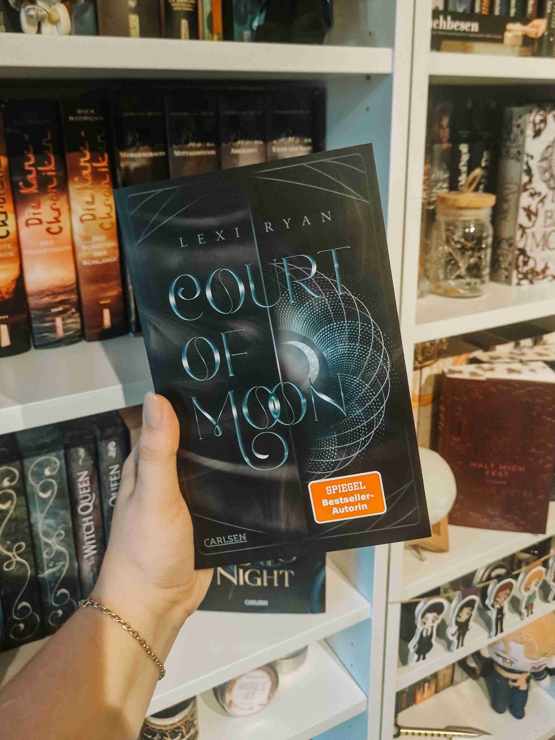🌙🗡 | "Dies ist der Thron der Nacht, der Außenseiter und Verlorenen. Dies ist der Thron für all jene, die das Dunkel durchstehen mussten, um die Sterne zu finden."