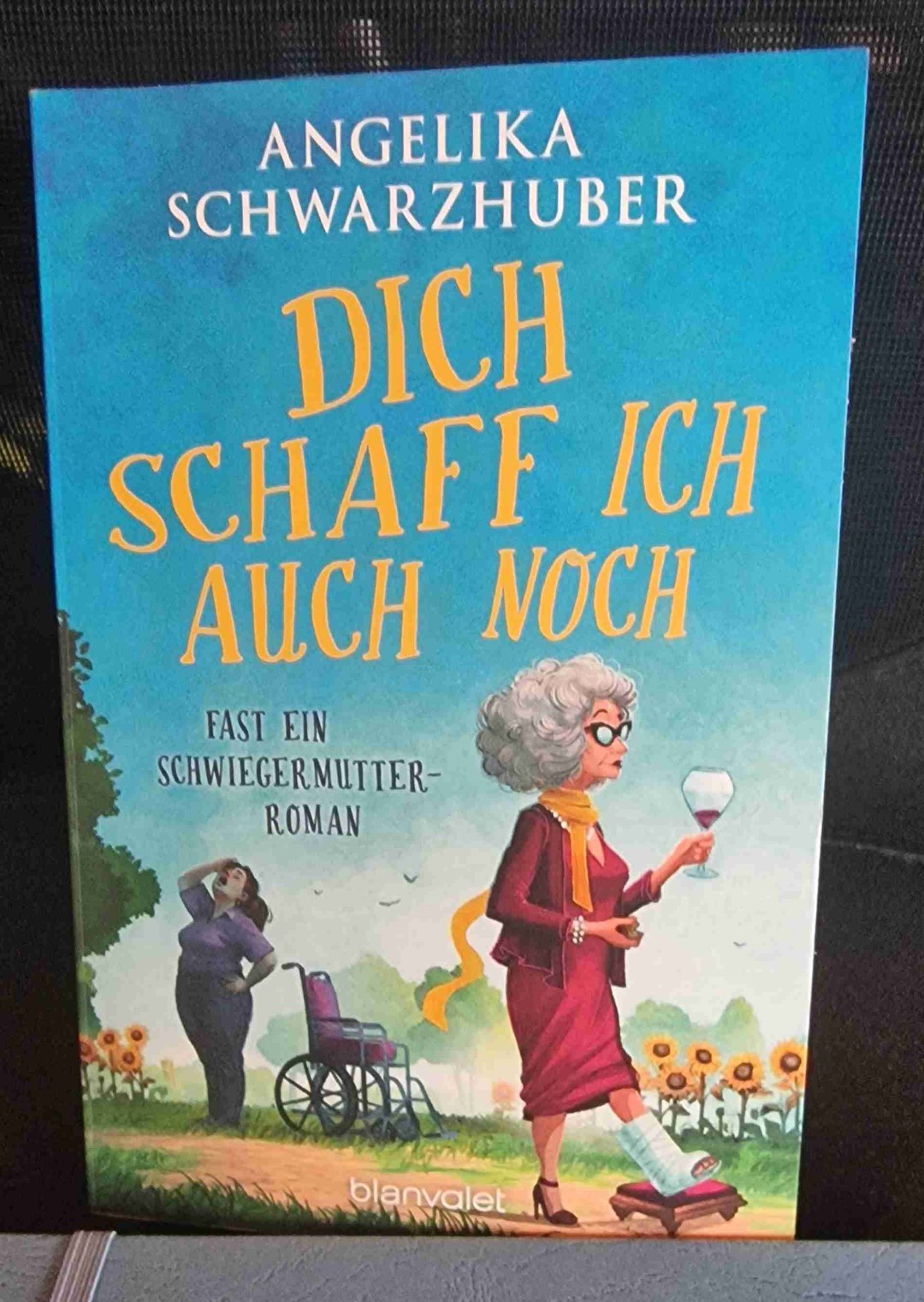 Dieses Buch hab ich gebraucht, um aus meiner Leseflaute rauszukommen. Das Buch hat mir absolut Spaß gemacht. Konnte es nicht aus der Hand legen. Musste so viel schmunzeln. Werde mir die anderen Bücher der Autorin auf jeden Fall auch mal anschauen.