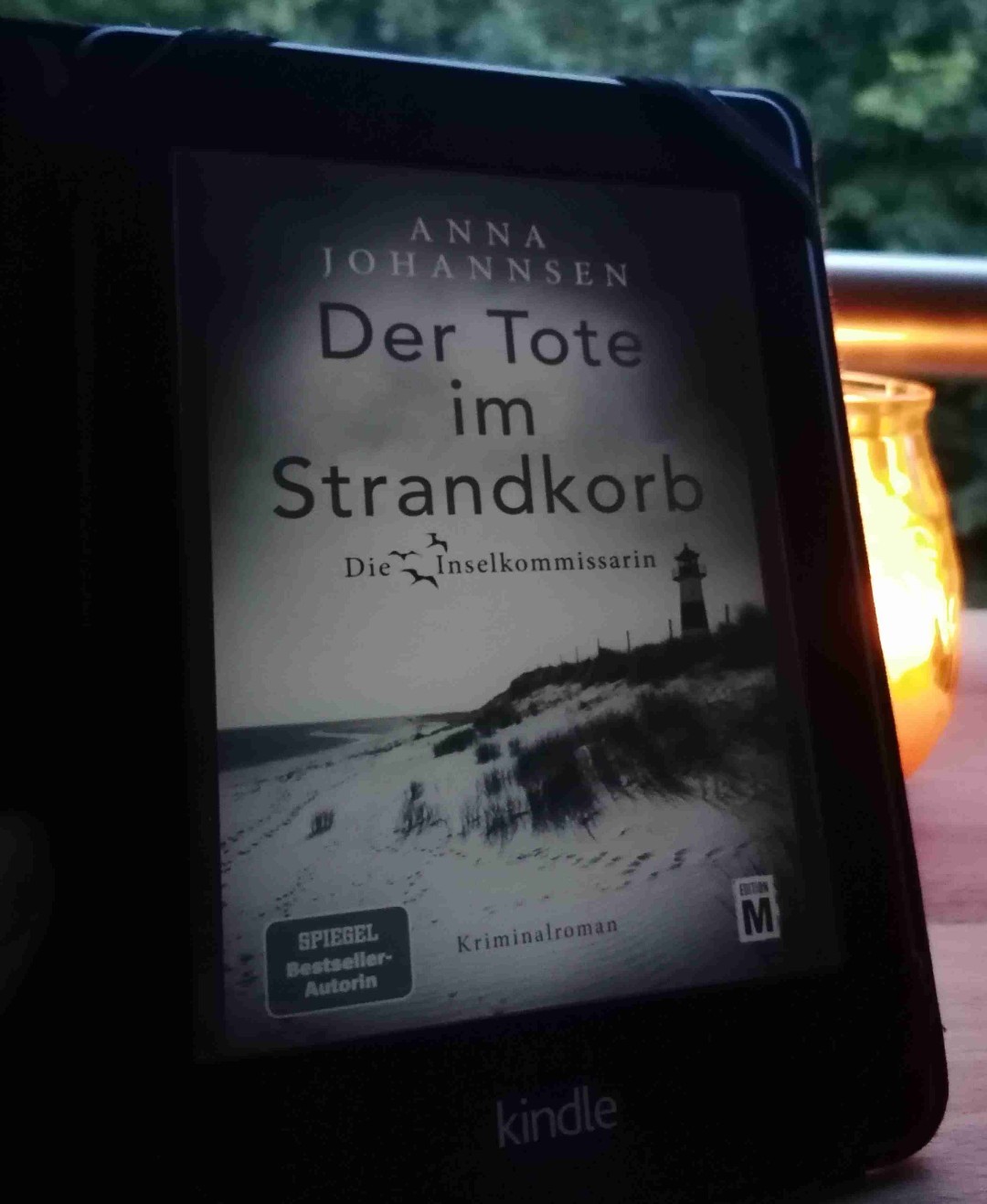 Kurzweiliger Krimi mit sympathischen Ermittlern, wenn auch sehr vorhersehbar.