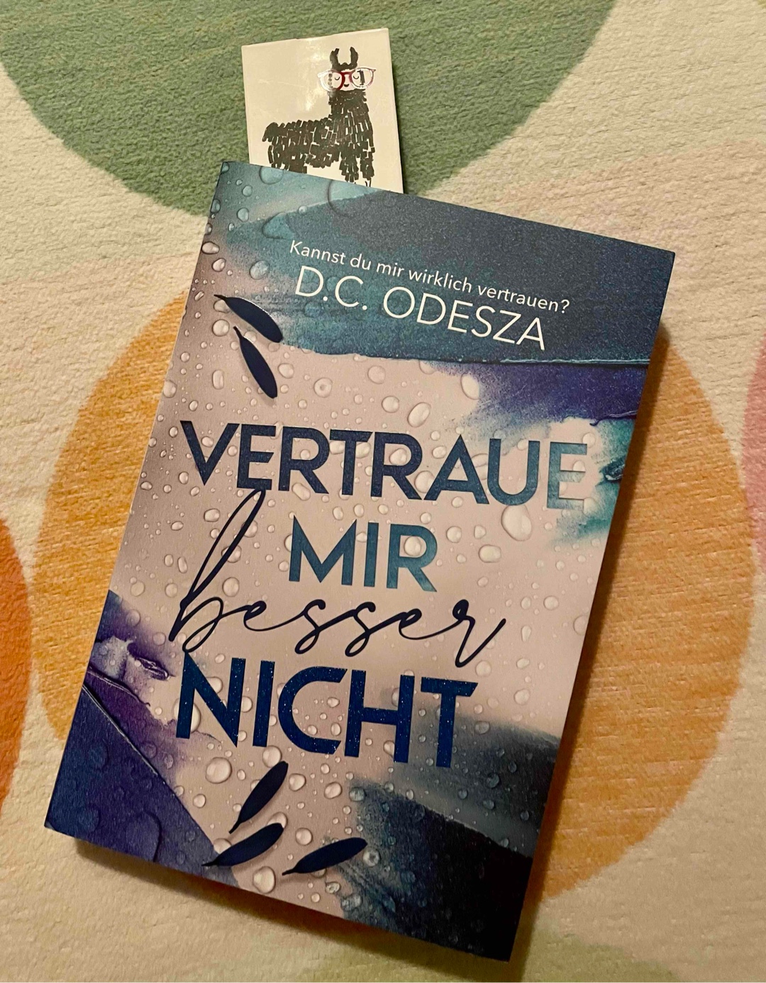 Unerwartete Wendungen, absolut spannend, weniger Spice, mehr Geheimnisse, flüssiger Schreibstil