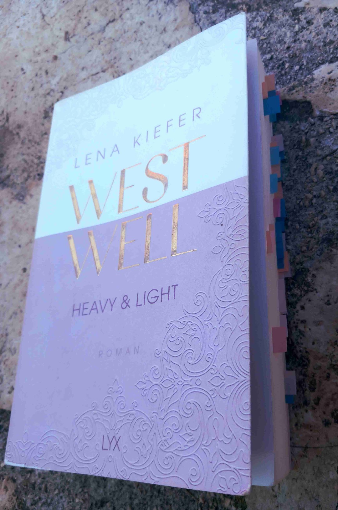 Ich habe das Buch wirklich geliebt!❤️ In vier Tagen habe ich es durchgelesen, weil es so schön und fesselnd war.