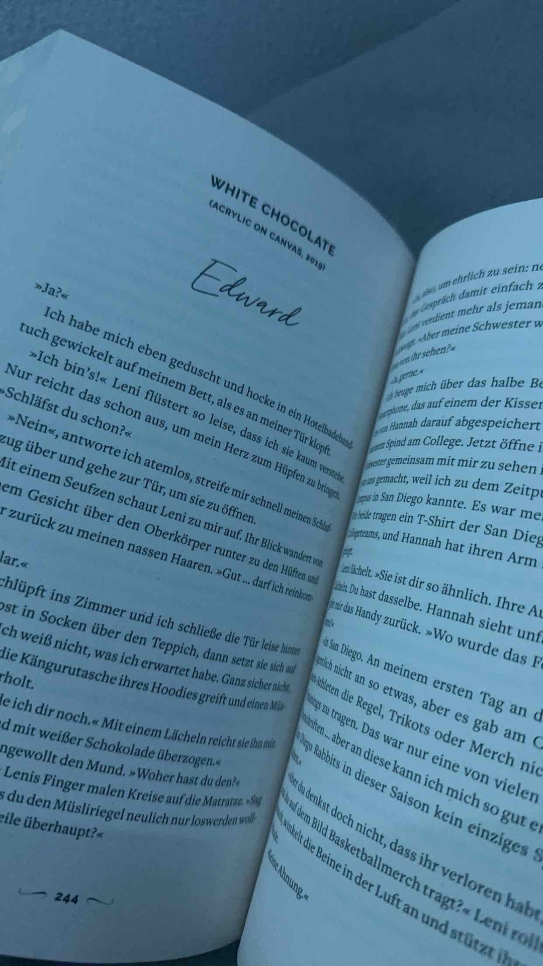 Die Geschichte von den beiden war sehr sehr rührend und das Ende war echte Perfektion, ich habe wirklich durch geheult. Dieser Fakt hat mich zum Überlegen gebracht nicht doch 4 Sterne zu geben, aber leider hat mich der Anfang nicht so wirklich gecatched und es war halt ein süßes Buch zum zwischendurch lesen, aber leider hat es mich nicht so sehr umgehauen wie der erste Teil 🥹 trotzdem eine wunderschöne Geschichte und tolle Charaktere, die ganz viel Liebe verdient haben. 💞 Ich mochte die plots und auch das jeder so seinen eigenen Plot bekommen hat, das war wirklich ein tolles, sehr tolles, letztes Drittel des Buchs✨🫶🏼