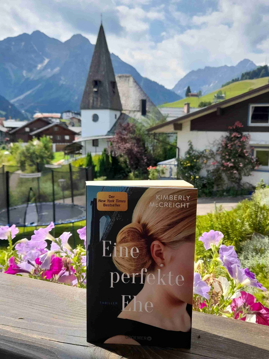 Tolles, spannendes Buch! Jede Person hat seine Geheimnisse und man will immer weiterlesen, um zu erfahren, was tatsächlich passiert ist... Leseempfehlung!