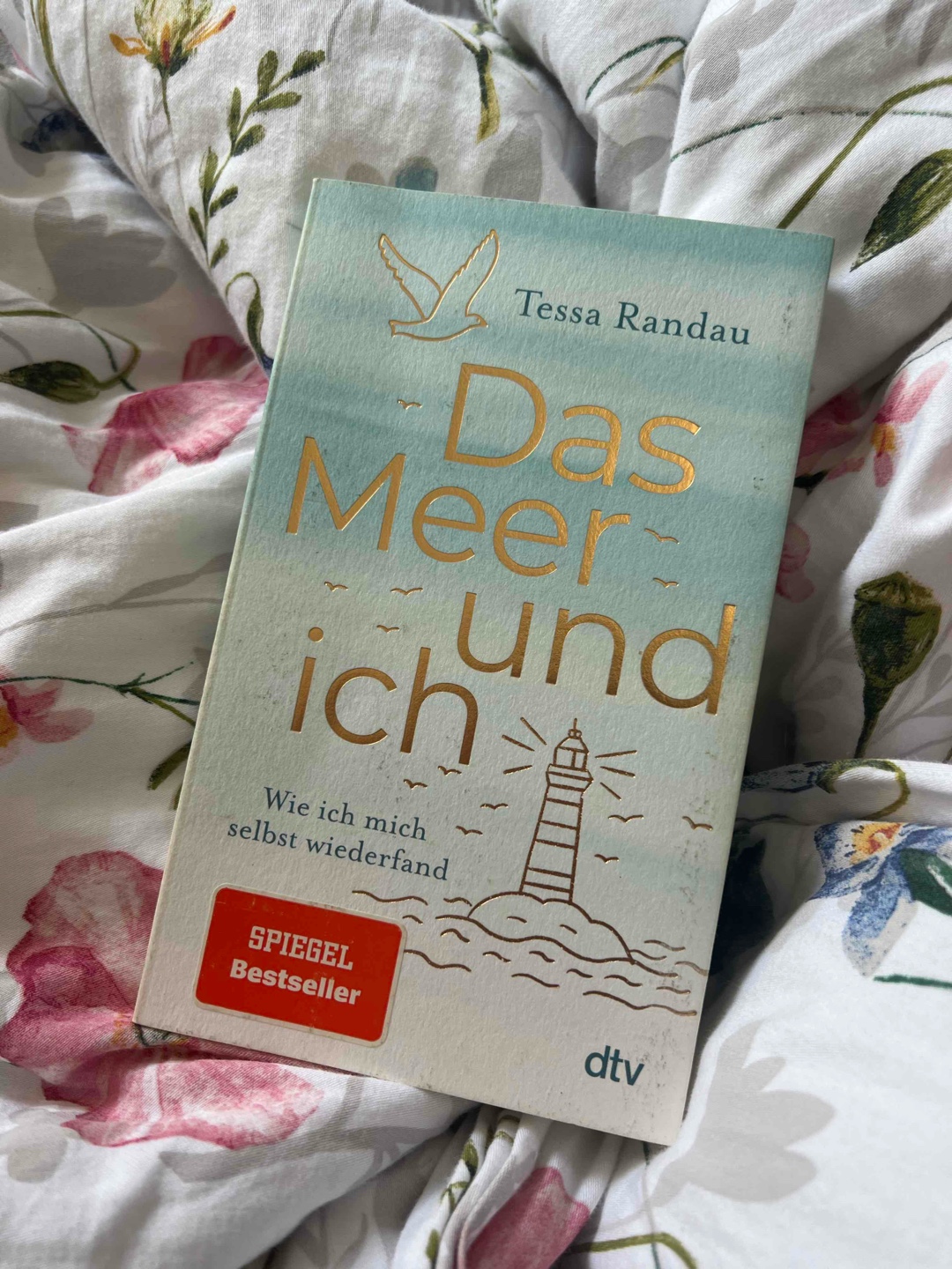 Sehr schönes Buch, in dem man über sein eigenes Leben nachdenkt & sich über den Sinn des Lebens klarer wird 🌊