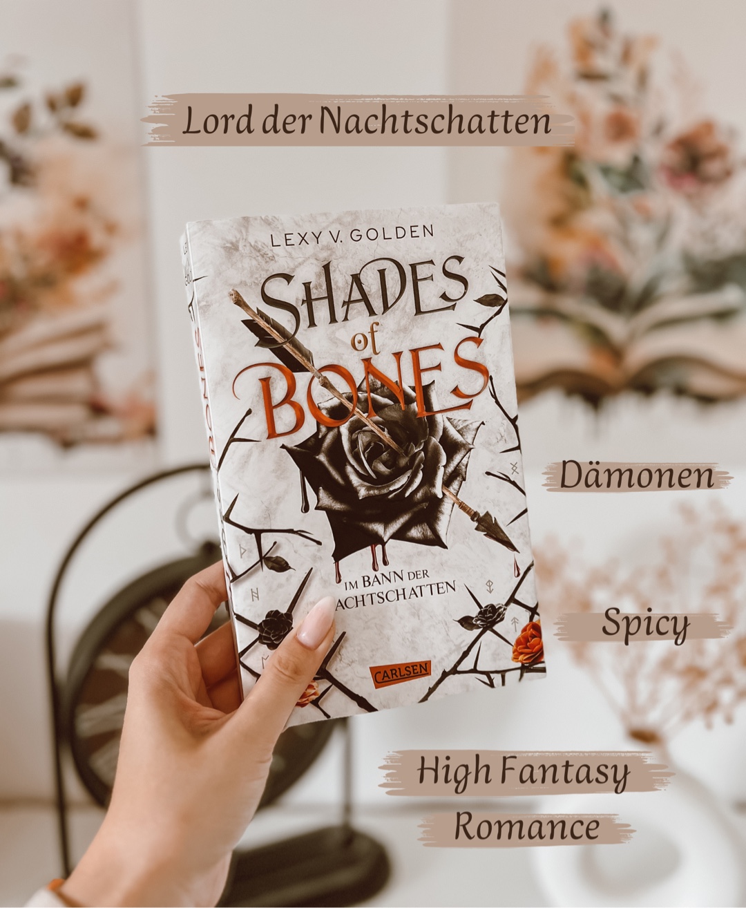Auch wenn ich den Auftakt der Trilogie besser fand, hatte ich mit Shades of Bones ein paar schöne Lesestunden. Wer Spice sehr mag, kommt bei diesem Buch voll auf seine Kosten. Auch die Protagonistin entwickelt sich weiter und man darf gespannt sein, welche Geheimnisse in dieser düsteren und dämonischen Welt noch gelüftet werden.