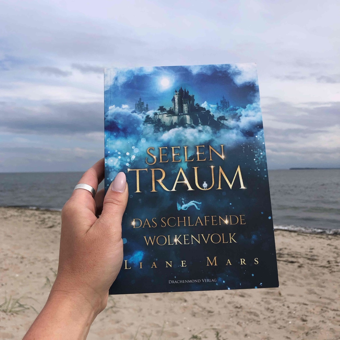 Ein wundervolles Buch, dass mir im Gedächtnis bleiben wird. Ein wundervolles Buch mit wundervollen Wolkenschafen. Ich kann euch dieses Herzensbuch sehr empfehlen!