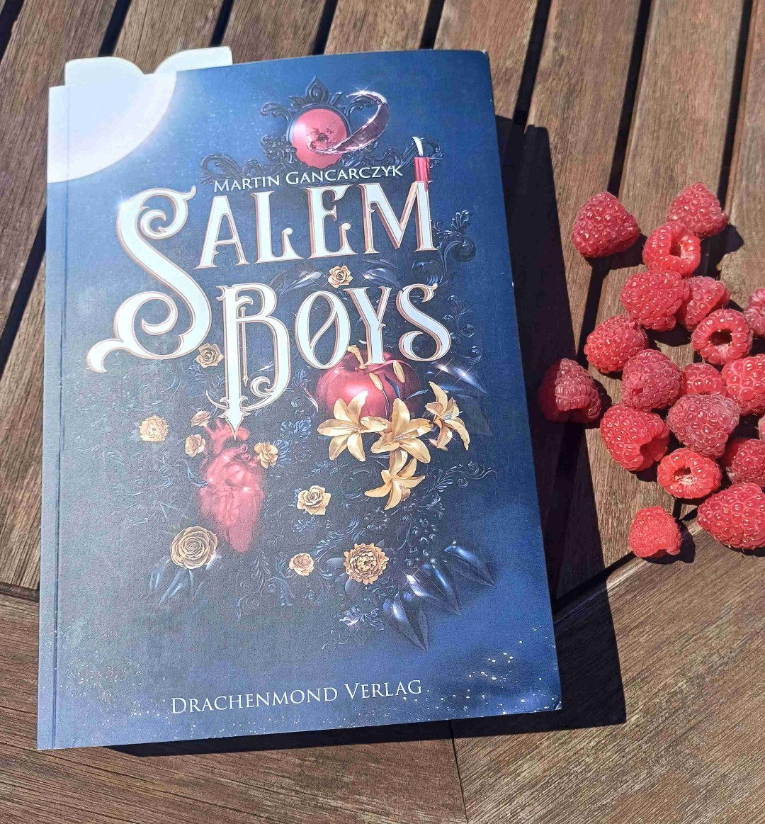 Ich bin sprachlos. Die Geschichte von Harlow und Jax ist mitreißend,  lustig und rührt zu Tränen. Die Geschichte um die Hexenverfolgung von Salem und ihre Nachwirkungen ist so kunstvoll erzählt,  dass ich es nicht aus der Hand legen konnte. Bis zur letzten Seite ist fiebert man mit den beiden. Mit Teagan und Phoebe lacht man am meisten. Auf jeden Fall ein Highlight in diesem Jahr
