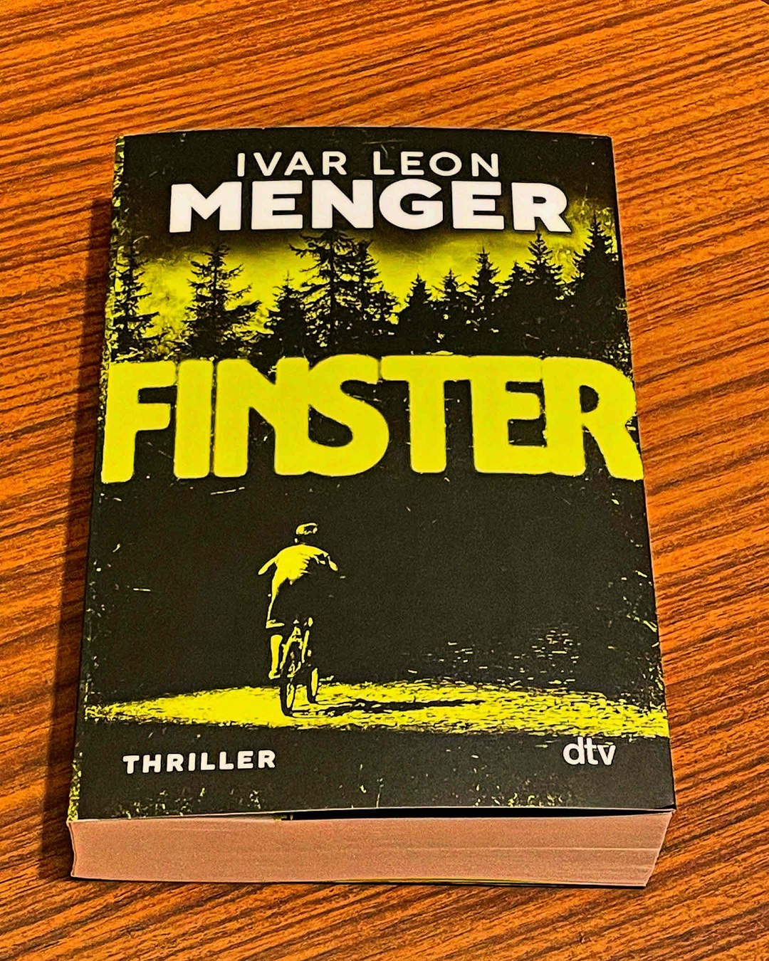 Wahnsinn. Es hat mir richtig spaß gemacht dieses Buch zu lesen. Sollte man gelesen haben. Kann ich nur empfehlen.