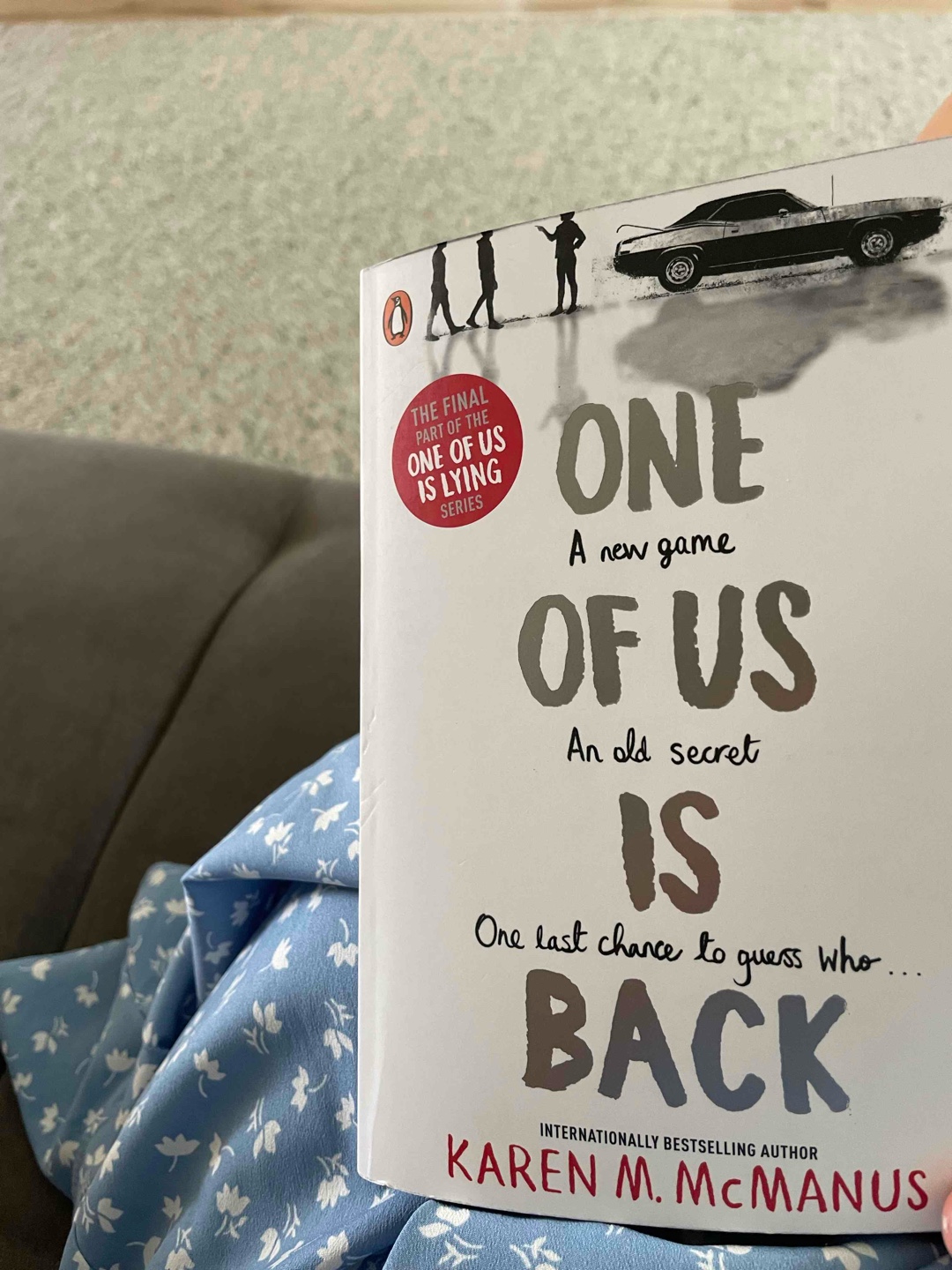 Das beste Buch der Bayview Trilogie! Es hat wirklich spaß gemacht es zu lesen vor allem weil im Gegensatz zu one of us is lying, sehr viel auf einmal passiert.