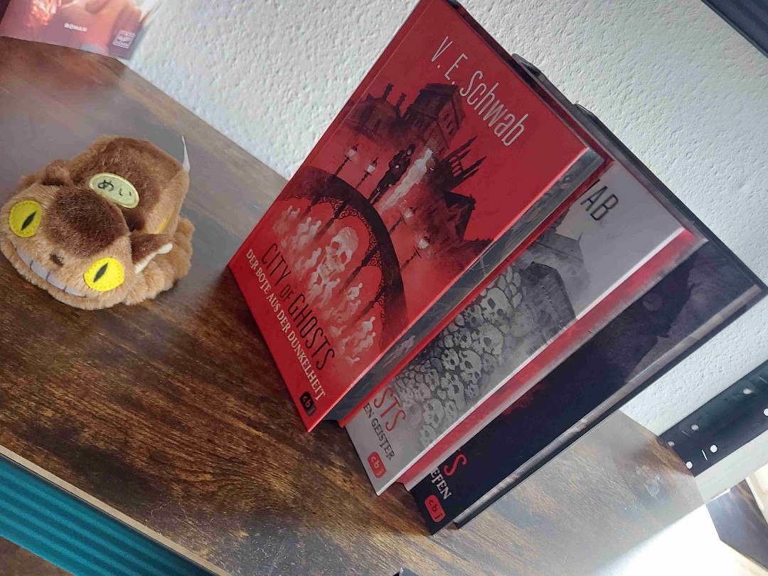 Bei diesem Band hatte ich definitiv nicht mehr so das Gefühl einen Jugendroman zulesen. 😅