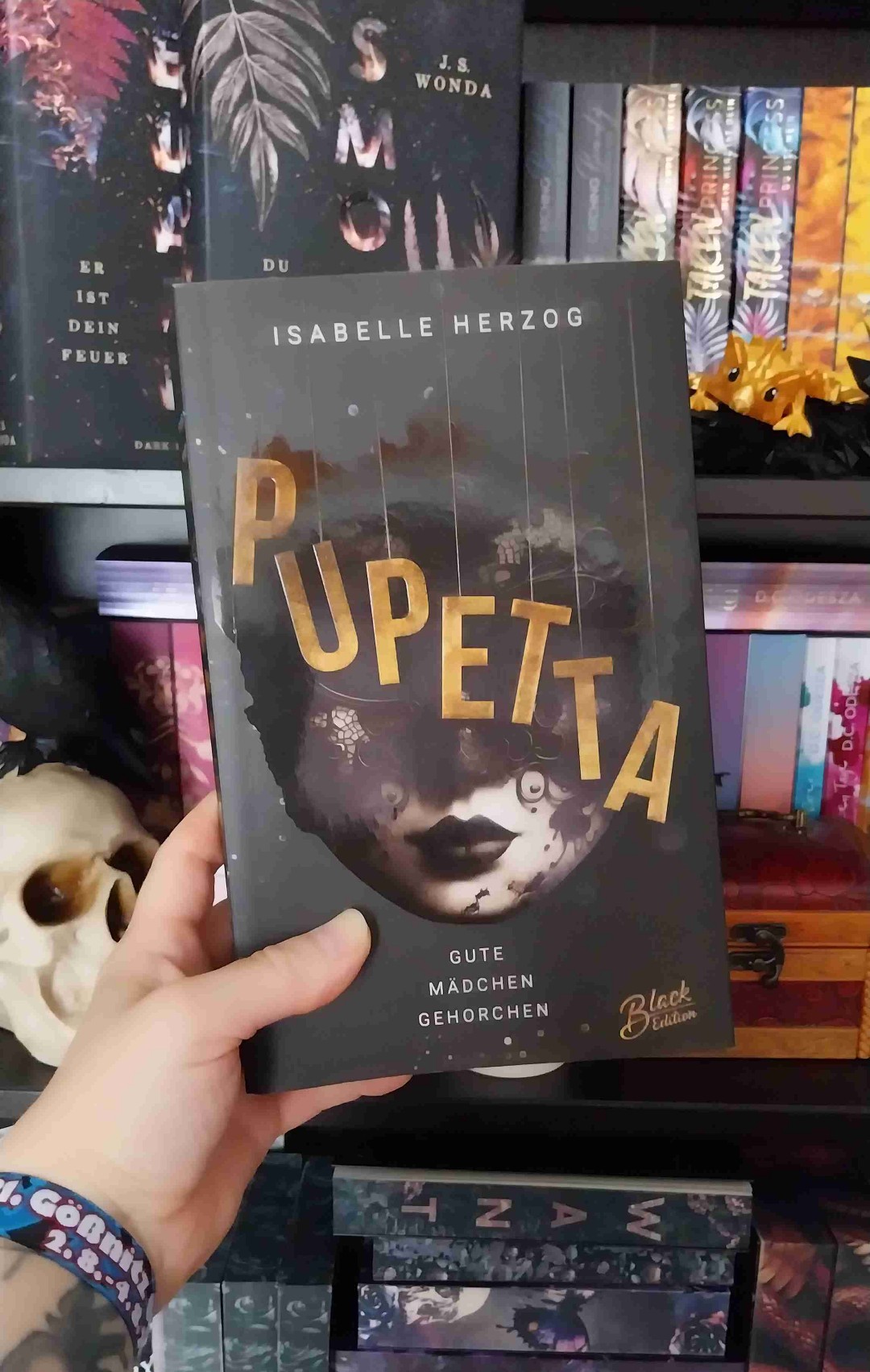 WTF??? Pupetta hat mich zerstört! 🙈🎭🖤 Meine Leseempfehlung! Aber bitte beachtet die Triggerwarnings!!! 👍