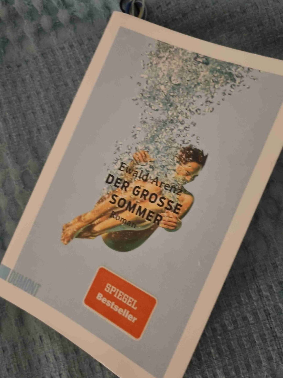 So toll geschrieben, die perfekte Mischung zwischen unterhaltsam, tiefgreifend und poetisch. Ein super Sommerbuch :)