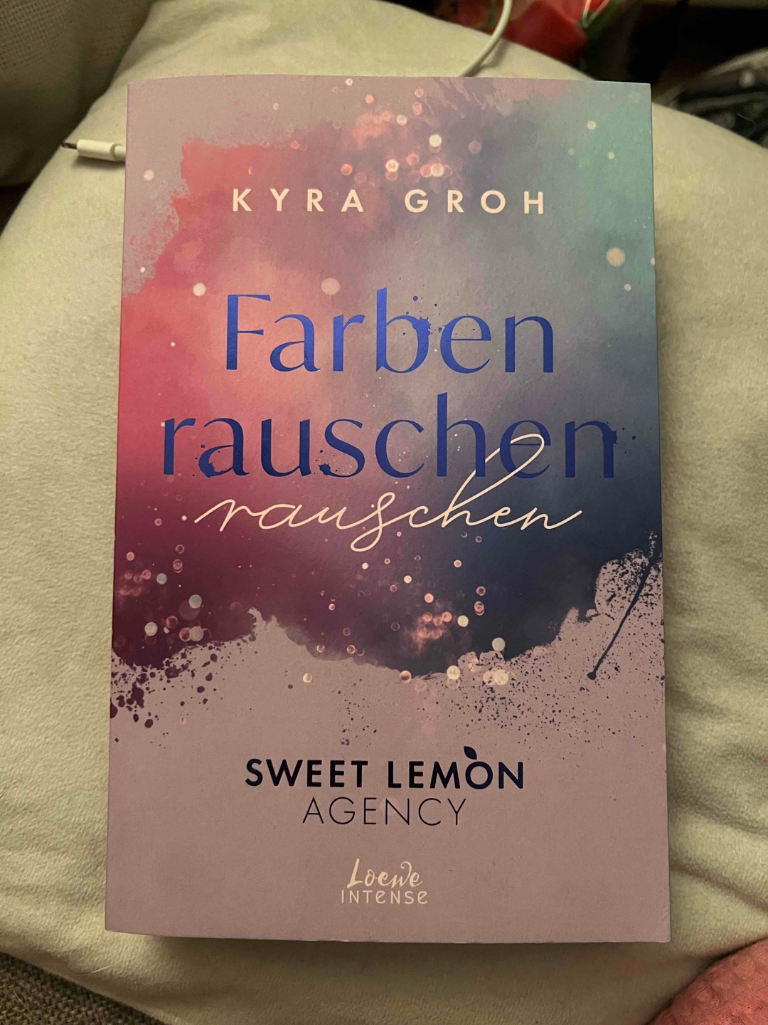 Super tolle Geschichte auf die ich gewartet habe. Super süßes Couple und ich habe mit ihnen gelitten zu jeder Sekunde 😊