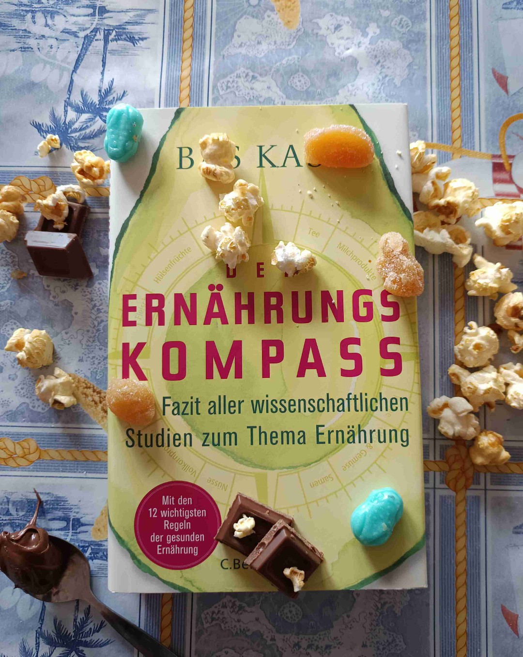 Dieses Buch ist die ultimative Waffe gegen Fressflashes, Diäten und Ernährungsmythen.
Volle Leseempfehlung.