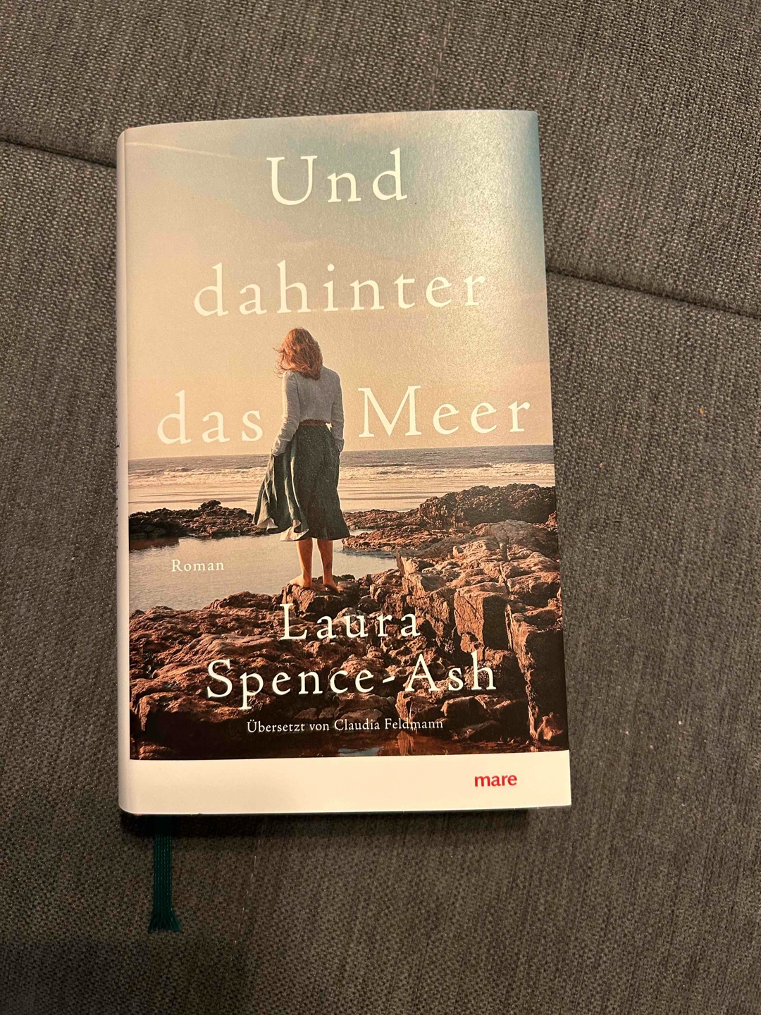 Ein Buch über Kindheit und ein Leben auf zwei Kontinenten. Sehr einfühlsam und so ein schönes Cover
